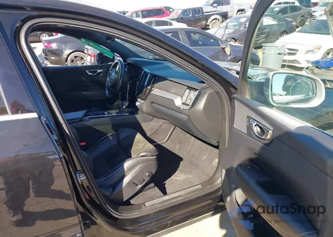 2018 Volvo Xc60 T6 R-Design from USA, damaged, VIN LYVA22RM1JB106395